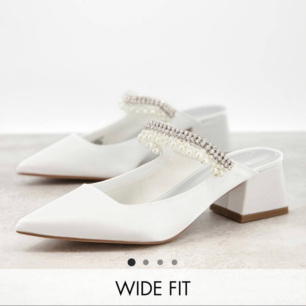 ASOS Designs Wide Fit embellished mule - Ivory